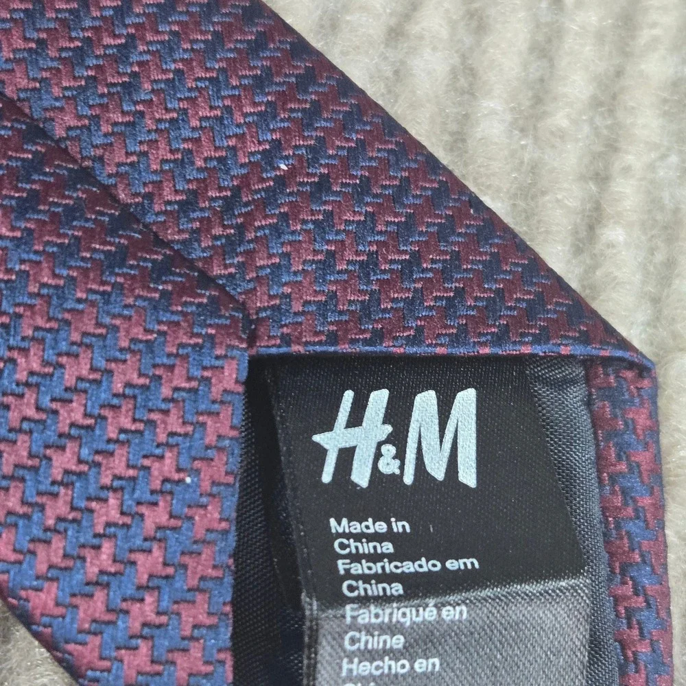 H&M Mens Slim Burgundy Navy Blue Houndstooth Pattern Necktie